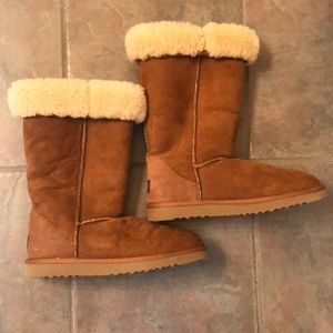 UGG Classic Tall (size W8)